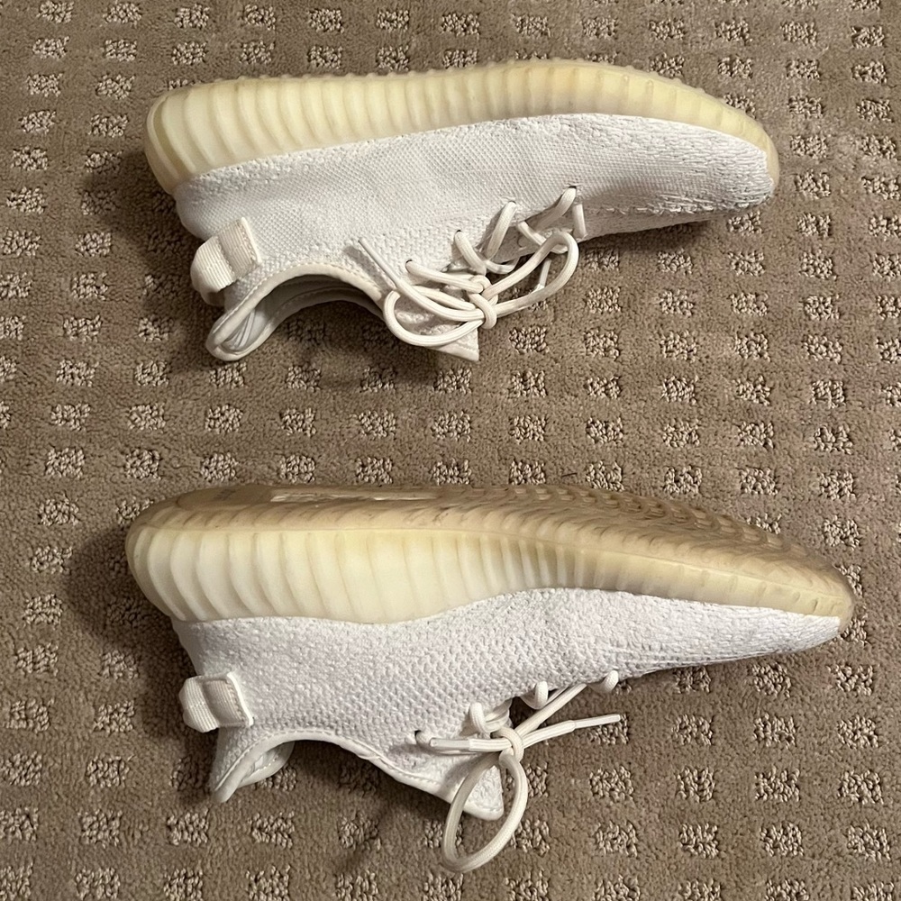 Yeezy Boost - Picture 2 of 4